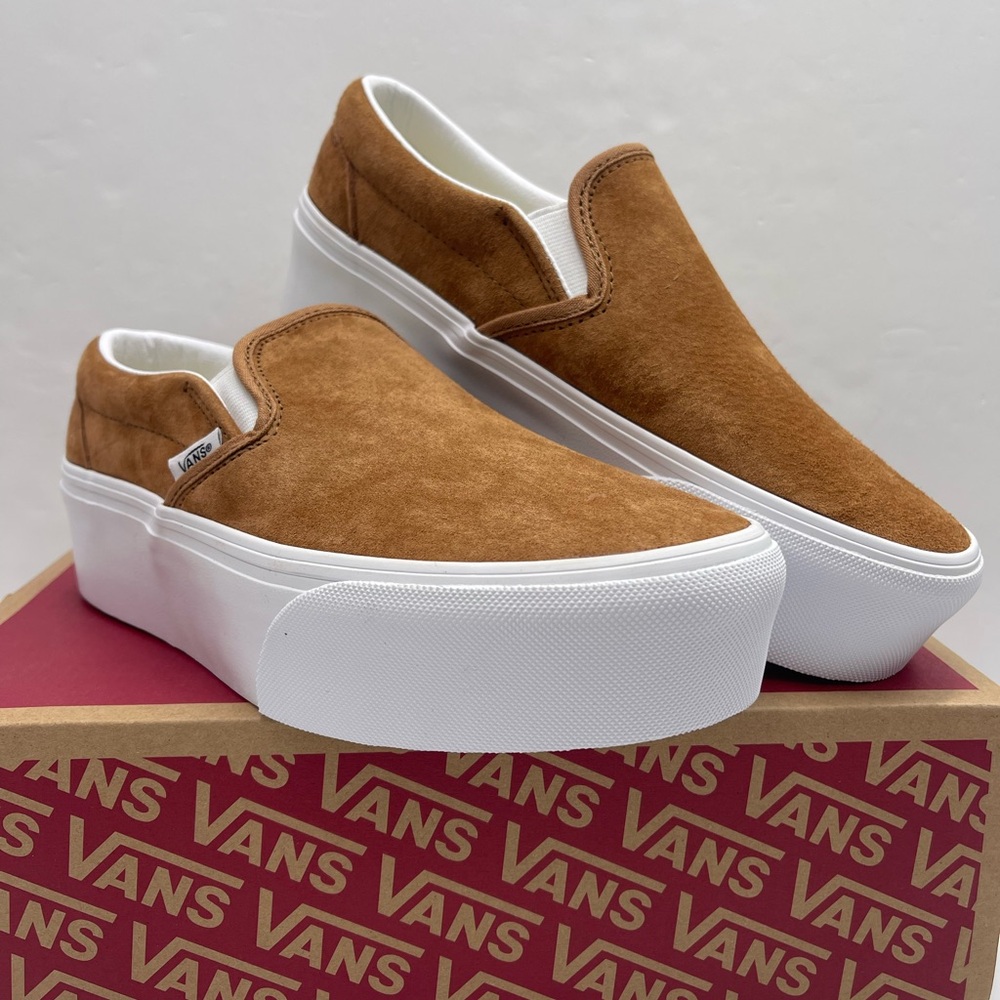 Vans Classic Slip-On Stackform
Nubuck Chipmunk
VN000CN1GWT Platform Sneakers - Picture 4 of 16